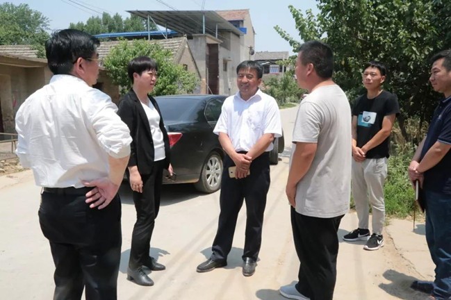 开封市政协副主席,民盟开封市委主委刘海潮赴尉氏县蔡